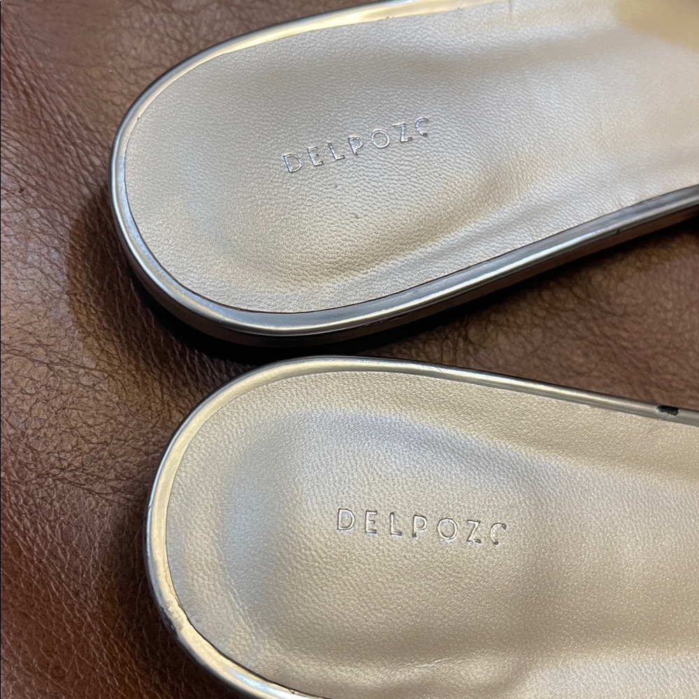 Delpozo patent leather pointed bow flat mules in silver size 37 - Picture 13 of 14
